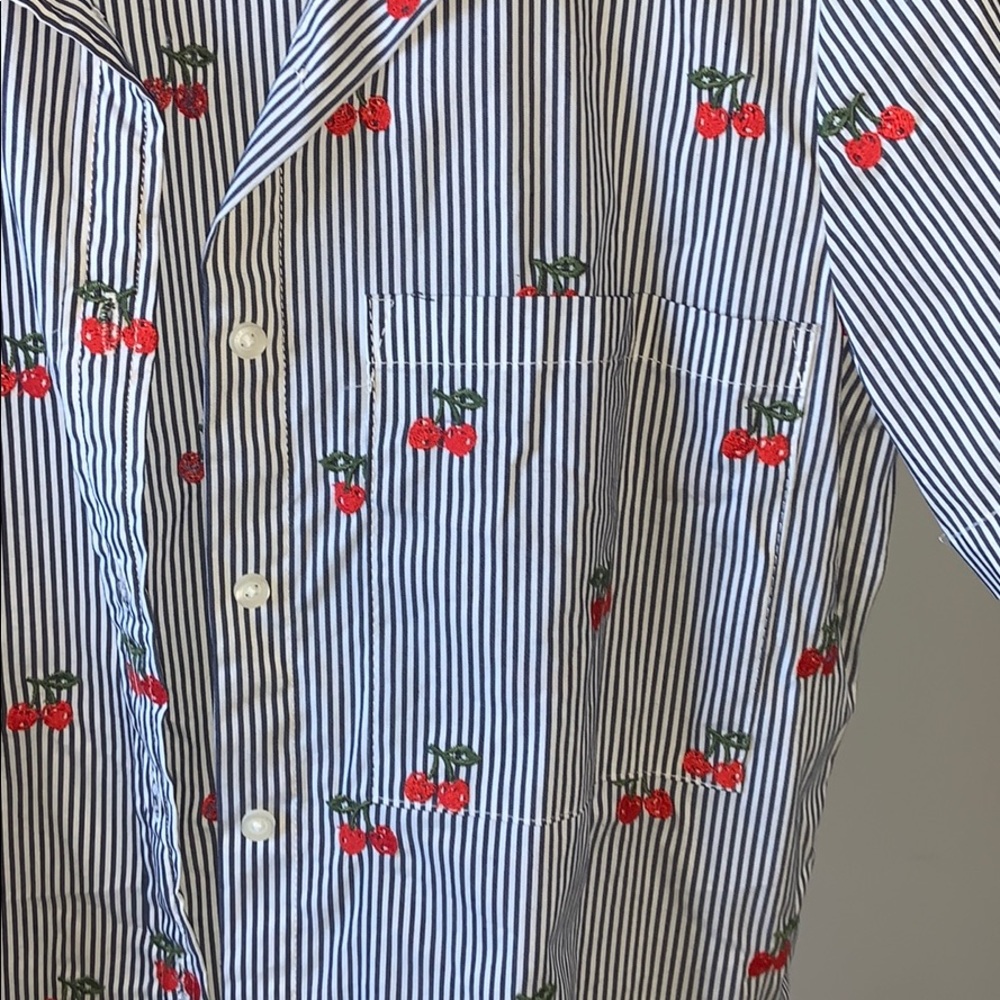 Cherry, cropped button up - Picture 2 of 2